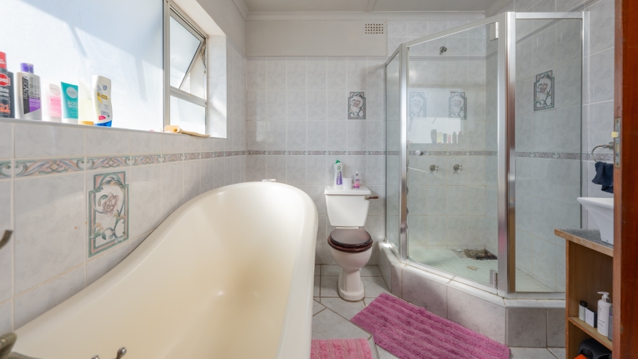 7 Bedroom Property for Sale in Struisbaai Western Cape